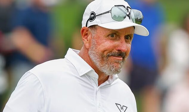 Phil Mickelson optužen za neprikladni fizički kontakt od strane zaposlenice golf kluba