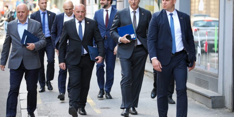 Plenković najviše vjeruje tajnovitom i naočitom operativcu Iliji: On ima poseban zadatak s premijerom
