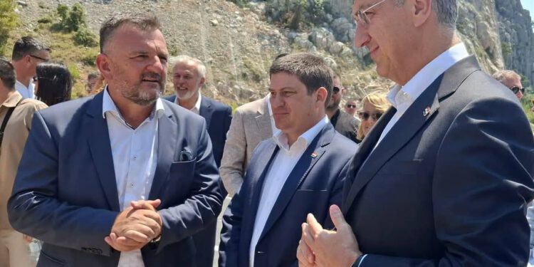 Plenković obišao novu cestu na Hvaru: Putovanje do južne strane otoka kraće za pola sata