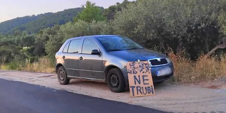 Počela sezona na Hvaru: Poruka vozačima nasmijala Dalmaciju