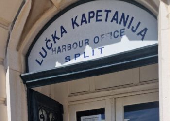 Pogledajte natpis na vratima Lučke kapetanije: ‘Dok je sve lipo, lipo je’