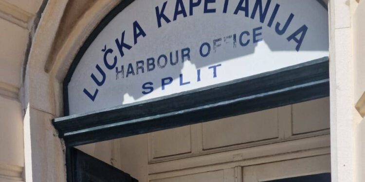 Pogledajte natpis na vratima Lučke kapetanije: ‘Dok je sve lipo, lipo je’