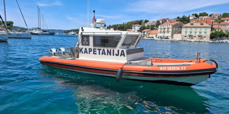 Policija o pomorskoj nesreći između Brača i Šolte: Sudarili se katamaran i jedrilica, ima ozlijeđenih