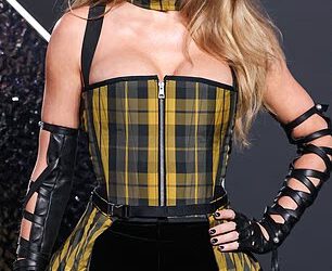 Prijatelji s A-liste Taylor Swift, Miles Teller i supruga Keleigh, ‘odbacili’ su se od njezinog nadolazećeg vjenčanja usred glasina o razdoru