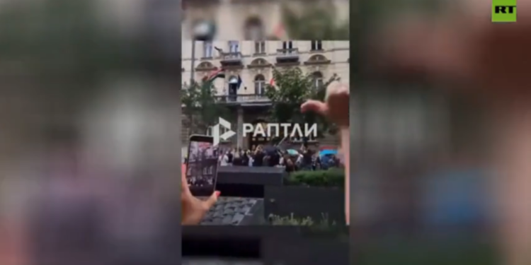 Prosvjednici zvižduju novog mađarskog premijera zbog EU migracijskog pakta (VIDEO) — RT World News