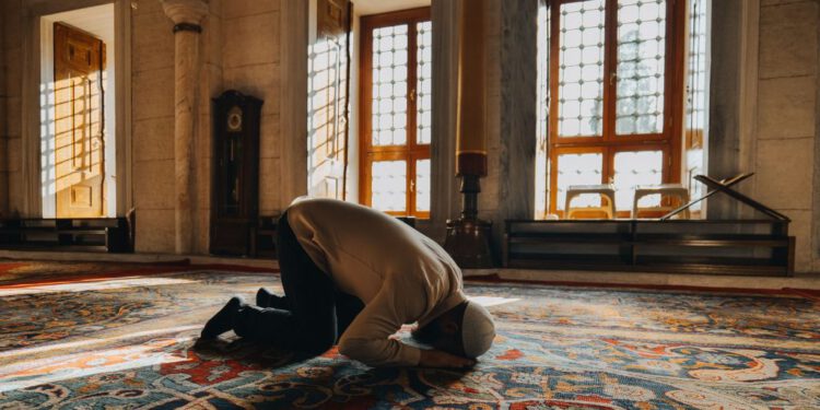 Prva EU zemlja ide prema zabrani muslimanskog poziva na molitvu