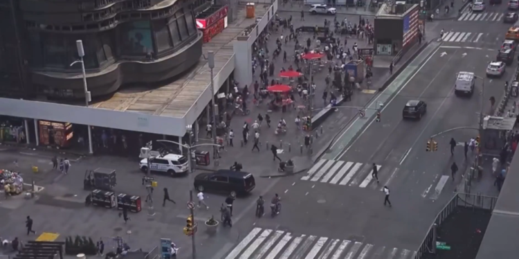Pucnjava izazvala paniku na Times Squareu (VIDEO) — RT World News