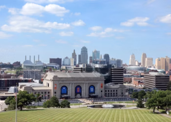 Pucnjava u blizini baze Svjetskog kupa engleske reprezentacije u Kansas Cityju ostavila je devetero ozlijeđenih