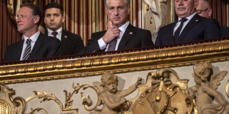 Puhovski bez milosti: ‘Dan državnosti pretvoren je u HDZ-ovu proslavu i politički kič’