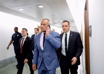 RFK Jr je ‘odjavljen’ i pomiče svoj telefon unatoč globalnim hitnim zdravstvenim situacijama, kažu radnici