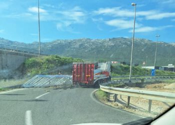 Rasuo se teret u Dugopolju, zatvoren smjer prema Splitu