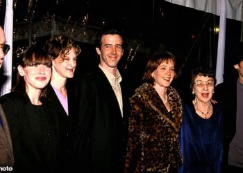 Različite sudbine braće i sestara Cusack, dok se Joan, 63, vraća u središte pozornosti, dok je njezin brat John, 60, prognan iz Hollywooda