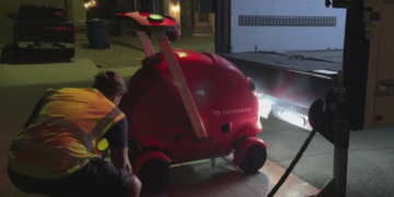 Robot DoorDash odbija napustiti SWAT operaciju u Arizoni