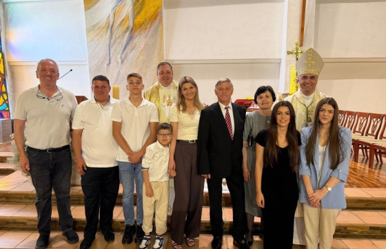 Roditelji dubrovačkog biskupa proslavili 50 godina braka (FOTO)