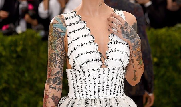 Ruby Rose hospitalizirana s dva slomljena rebra nakon užasne nesreće u bazenu