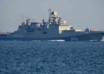 Ruski ratni brod zapucao prema britanskoj jedrilici u La Mancheu