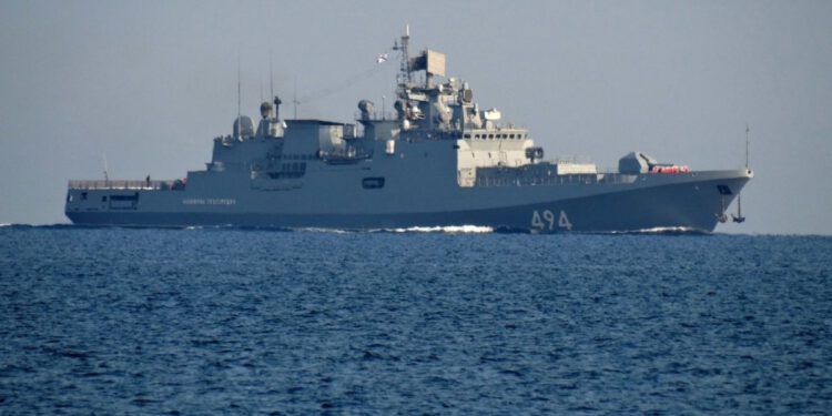 Ruski ratni brod zapucao prema britanskoj jedrilici u La Mancheu