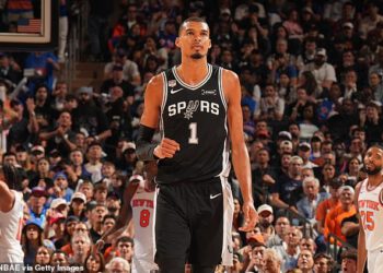 San Antonio Spursi pokvarili NBA finale u New Yorku, dok je Victor Wembanyama nadahnjivao pobjedu u trećoj igri nad Knicksima pred Trumpom