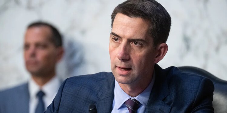 Senator Tom Cotton poziva DOJ da ispita kampanju protiv američke umjetne inteligencije povezanu s Kinom