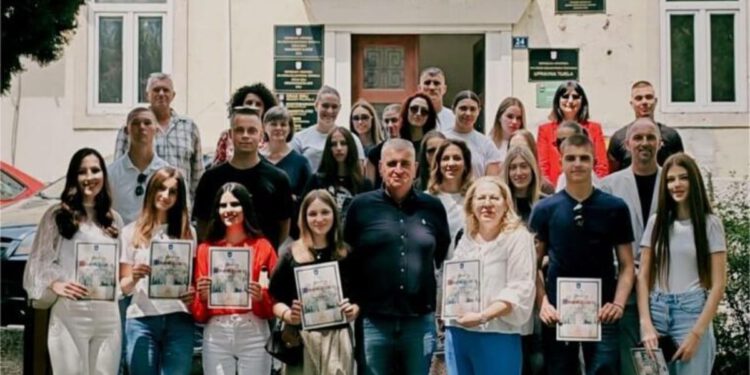 Sinj nagradio svoje najbolje učenike: Bulj upriličio svečani prijem