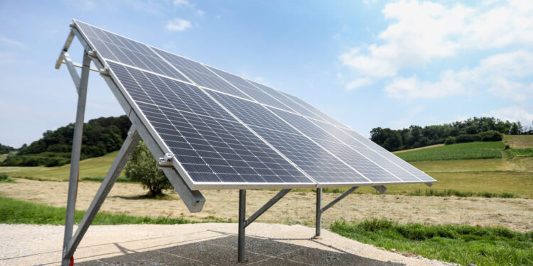 Solarni paneli koji se priključuju u utičnicu postaju sve popularniji: Njihovo je postavljanje vrlo jednostavno