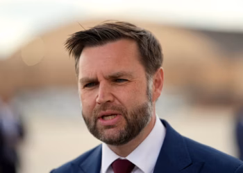 Starmer sugerira da se SAD ‘pokušavaju miješati u našu demokraciju’ nakon što je JD Vance okrivio migraciju za ubojstvo Henryja Nowaka