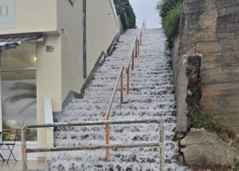 Stepenište u Stobreču pretvorilo se u bujicu: Promjena vremena stigla na splitsko područje