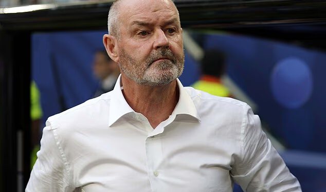 Steve Clarke OSTALA JE s mjesta izbornika Škotske – samo pola sata nakon što je potvrđeno njihovo odustajanje od Svjetskog prvenstva i samo mjesec dana nakon njegovog novog četverogodišnjeg ugovora