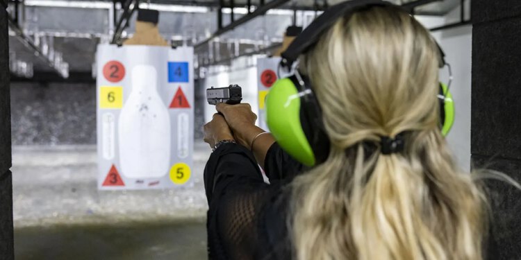 Sud u Floridi ukinuo je zabranu prikrivenog nošenja za odrasle od 18 do 20 godina