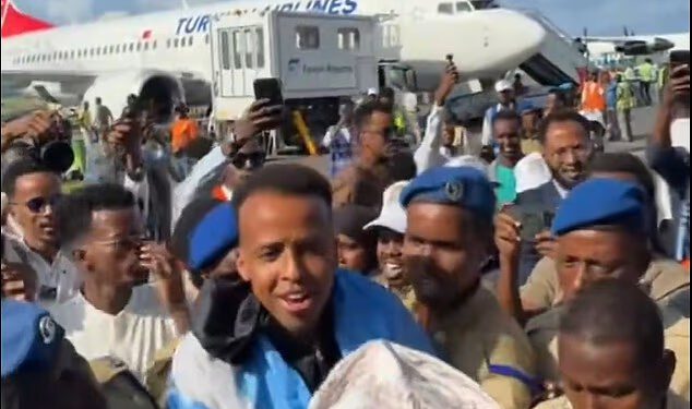 Sudac Svjetskog prvenstva koji je izbačen iz Amerike – nakon što je prema Trumpovim dužnosnicima označen zbog straha od TERORIZMA – ponovo je u Somaliji dočekan kao heroj