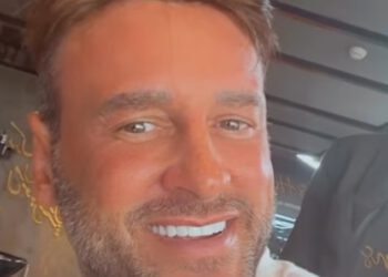 Suprug Katie Price, Lee Andrews, zahvaljuje svom brijaču ‘malom geniju’ na čudesnom rastu kose – i hvali svoj ‘predivan’ izgled nakon zatvora