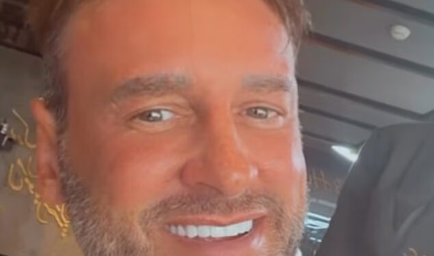 Suprug Katie Price, Lee Andrews, zahvaljuje svom brijaču ‘malom geniju’ na čudesnom rastu kose – i hvali svoj ‘predivan’ izgled nakon zatvora