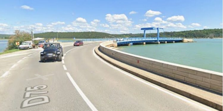 TRAGEDIJA NA MOSTU Autom sletio u more kod Novigrada u Istri i poginuo