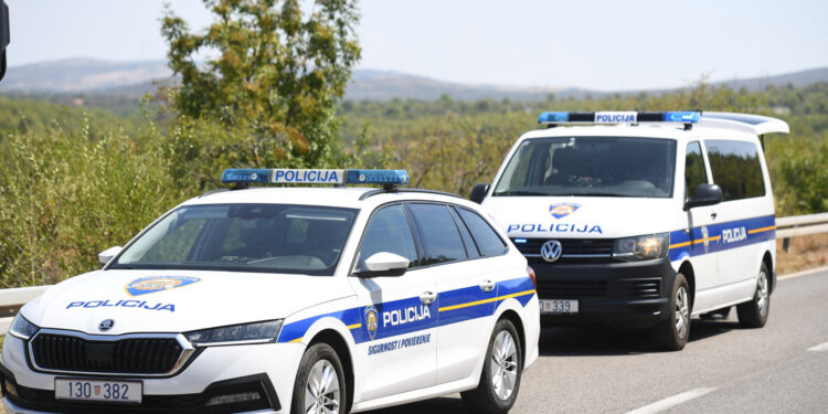 Teška nesreća kod Plitvica: Smrtno stradao motociklist, putnica ozlijeđena