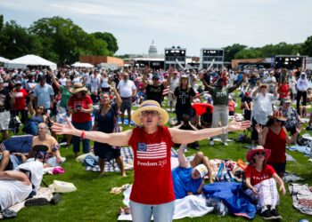 Tko ima bolji koncertni sastav, državni sajam ili proslavu Trumpova 250. rođendana u Americi?