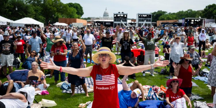 Tko ima bolji koncertni sastav, državni sajam ili proslavu Trumpova 250. rođendana u Americi?