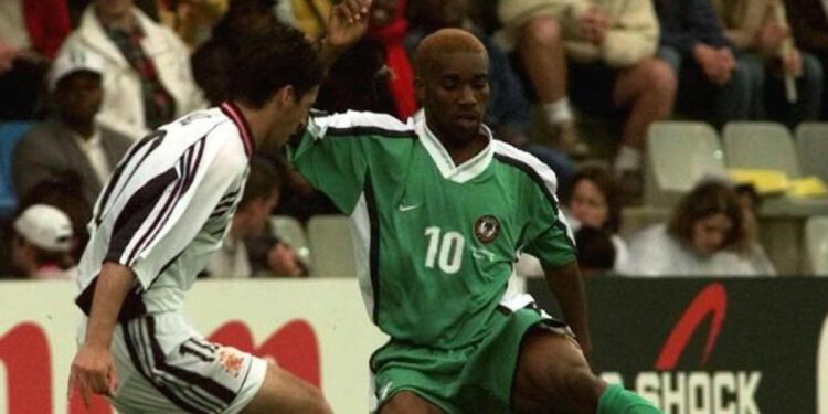 Tko je Jay Jay Okocha: njegova karijera, njegovi problemi s poreznim vlastima i njegova navika driblinga