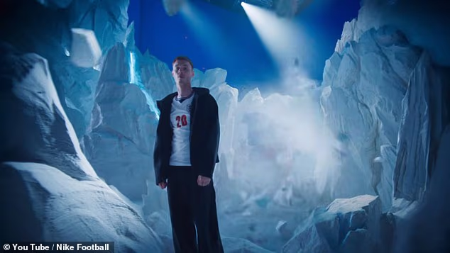 To je nezgodno! Cole Palmer pojavljuje se u novoj Nikeovoj reklami ‘rip the script’ Svjetskog kupa nakon što je izostavljen iz engleske momčadi