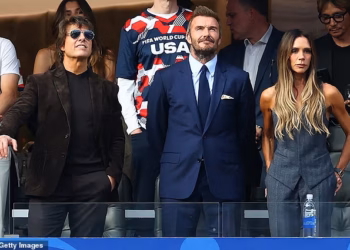 Tom Cruise druži se s Davidom Beckhamom i suprugom Victorijom na VIP sjedalima na utakmici Svjetskog kupa u Los Angelesu… pružajući obožavateljima rijedak pogled na njihovo 20-godišnje prijateljstvo