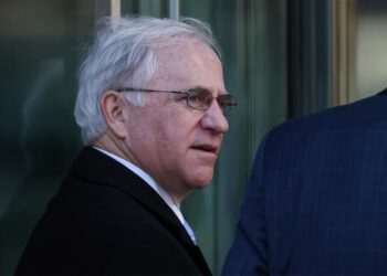 Trump izdaje pomilovanje bivšem zastupniku Stephenu Buyeru koji je osuđen za trgovanje povlaštenim informacijama