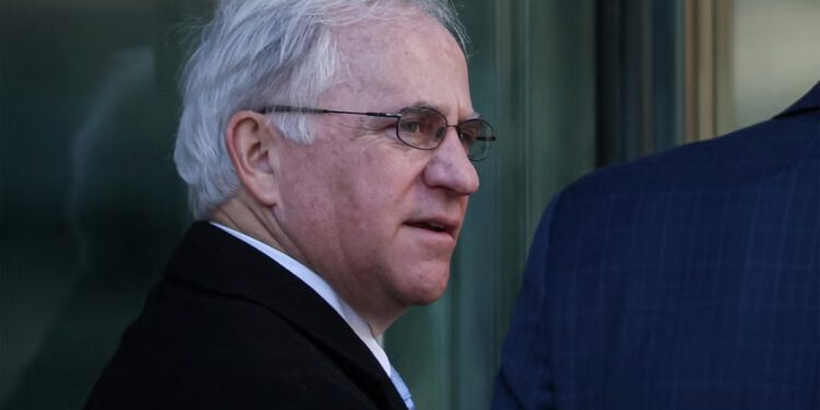 Trump izdaje pomilovanje bivšem zastupniku Stephenu Buyeru koji je osuđen za trgovanje povlaštenim informacijama