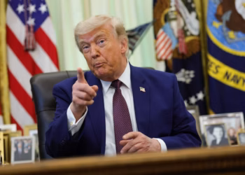 Trump opisuje primirje u Iranu kao ‘pucanje na umjeren način’ na bizarnoj tiskovnoj konferenciji
