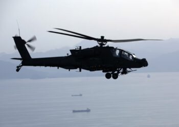 Trump potvrđuje da je američki helikopter Apache oborio Iran i prijeti ‘odgovorom’ na napad