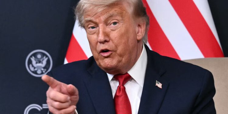 Trump prijeti da će ‘preuzeti’ Iran ako Teheran zatvori Hormuški tjesnac u tiradi punoj vulgarnosti: izvješće