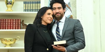 Tulsi Gabbard kaže da se suprug oporavlja nakon 7-satne operacije raka