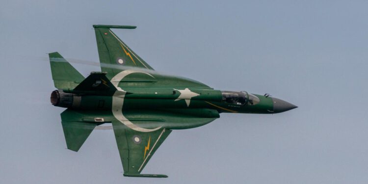 U pakistanskim zračnim napadima u Afganistanu poginulo najmanje 12 ljudi