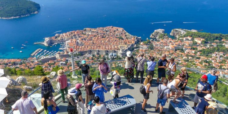 U travnju 2026. godine manje turista nego u travnju prošle godine!
