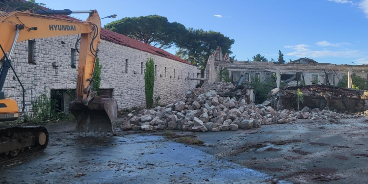 UMAG Adio povijesti?! Struka: “Ruše kulturno dobro, zaustavite ovo!” Investitor: “To nije kulturno dobro”