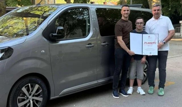Udruga ‘Otac’ donirala 7.000 KM za novi kombi Udruge za Down sindrom Mostar