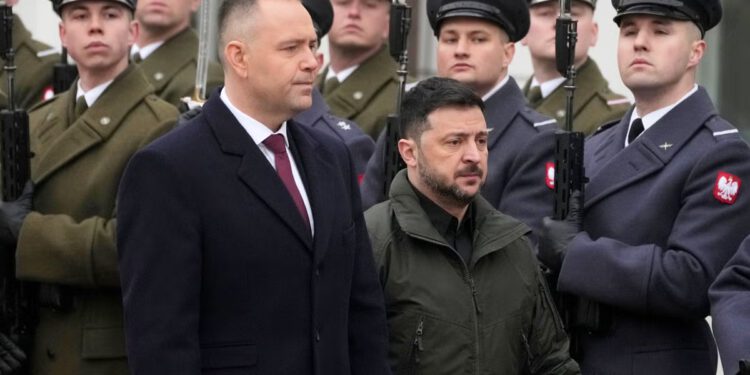 Ukrajinski dužnosnici kritiziraju odluku poljskog predsjednika da Zelenskog liši časti